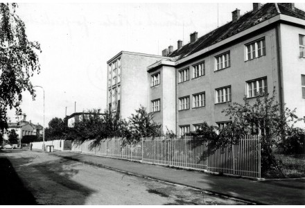 Fotografie - škola v Kunraticích