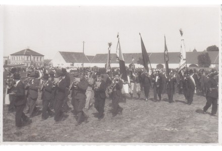 Fotografie - škola v Kunraticích