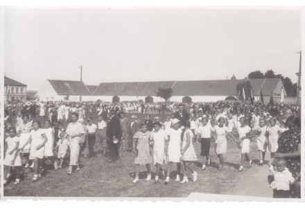 Fotografie - škola v Kunraticích