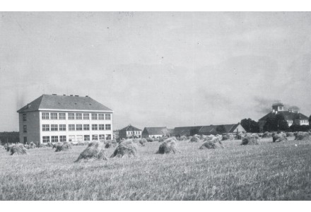 Fotografie - škola v Kunraticích