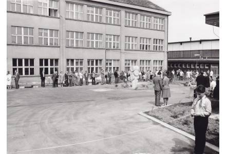 Fotografie - škola v Kunraticích