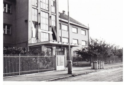 Fotografie - škola v Kunraticích
