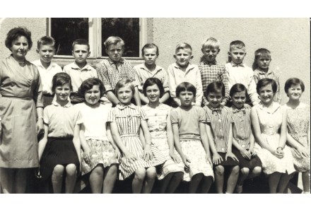 Fotografie - škola v Kunraticích