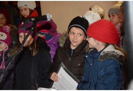 ADVENT PŘED RADNICÍ - pořádá RC U Motýlků