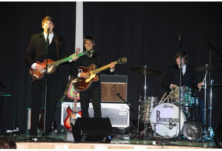 Koncert hudební skupiny-Brouci Band-The Beatles Revival dne 18.5.2014 od 16.00hod v sokolovně,K Šeberáku 161/16
