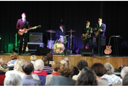 Koncert hudební skupiny-Brouci Band-The Beatles Revival dne 18.5.2014 od 16.00hod v sokolovně,K Šeberáku 161/16