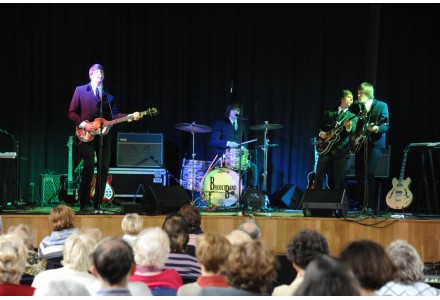 Koncert hudební skupiny-Brouci Band-The Beatles Revival dne 18.5.2014 od 16.00hod v sokolovně,K Šeberáku 161/16