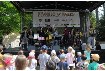 Divadlo v parku 