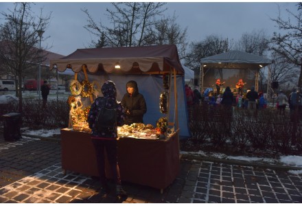 Slavnostní rozsvícení vánočního stromu před radnicí v neděli 2.12.2018 od 15:30 hodin.