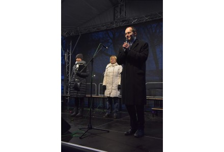 Slavnostní rozsvícení vánočního stromu před radnicí v neděli 2.12.2018 od 15:30 hodin.