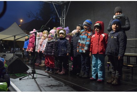 Slavnostní rozsvícení vánočního stromu před radnicí v neděli 2.12.2018 od 15:30 hodin.