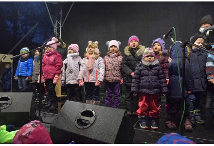 Slavnostní rozsvícení vánočního stromu před radnicí v neděli 2.12.2018 od 15:30 hodin.