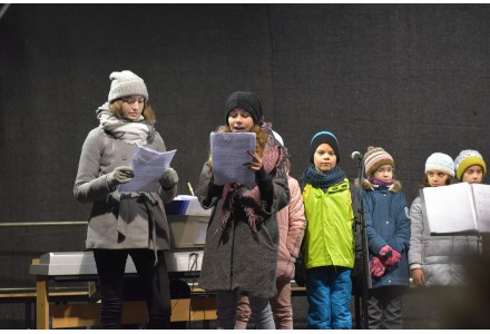Slavnostní rozsvícení vánočního stromu před radnicí v neděli 2.12.2018 od 15:30 hodin.
