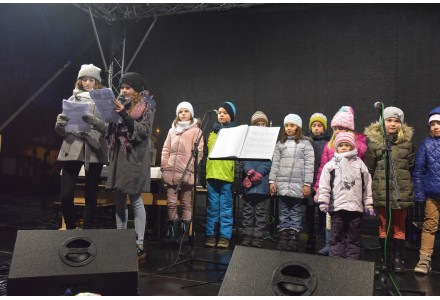 Slavnostní rozsvícení vánočního stromu před radnicí v neděli 2.12.2018 od 15:30 hodin.