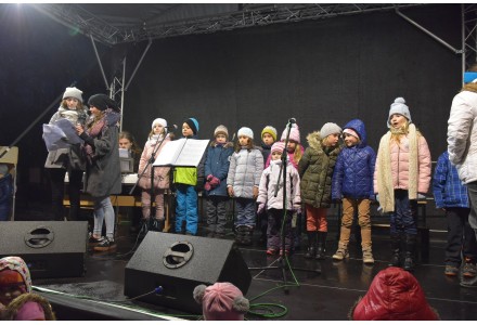Slavnostní rozsvícení vánočního stromu před radnicí v neděli 2.12.2018 od 15:30 hodin.