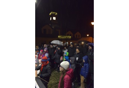 Slavnostní rozsvícení vánočního stromu před radnicí v neděli 2.12.2018 od 15:30 hodin.