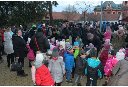 Rozsvícení vánočních stromů v neděli 3.12.2017 