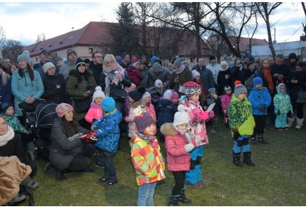Rozsvícení vánočních stromů v neděli 3.12.2017 