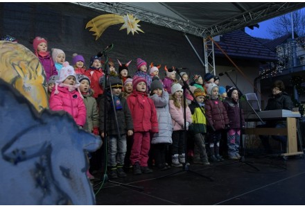 Rozsvícení vánočních stromů v neděli 3.12.2017 