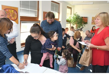 VÍTÁNÍ MIMINEK NA KUNRATICKÉ RADNICI