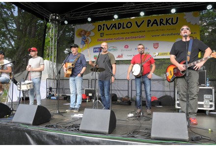 Divadlo v parku 