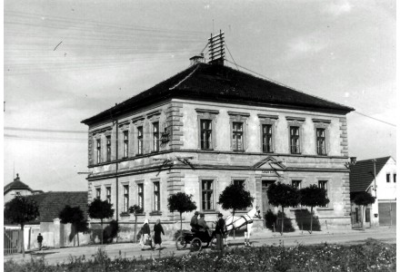Fotografie - škola v Kunraticích