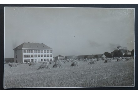Fotografie - škola v Kunraticích