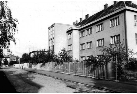 Fotografie - škola v Kunraticích