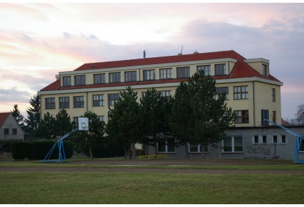 Fotografie - škola v Kunraticích