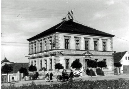 Fotografie - škola v Kunraticích